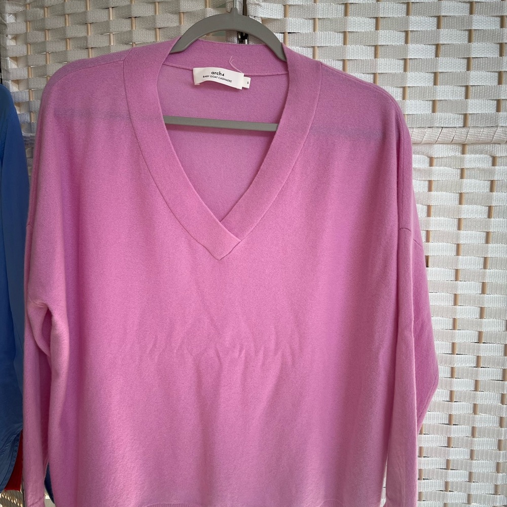 Arca Pink V-Neck Sweater Soft Knit Relaxed Fit-